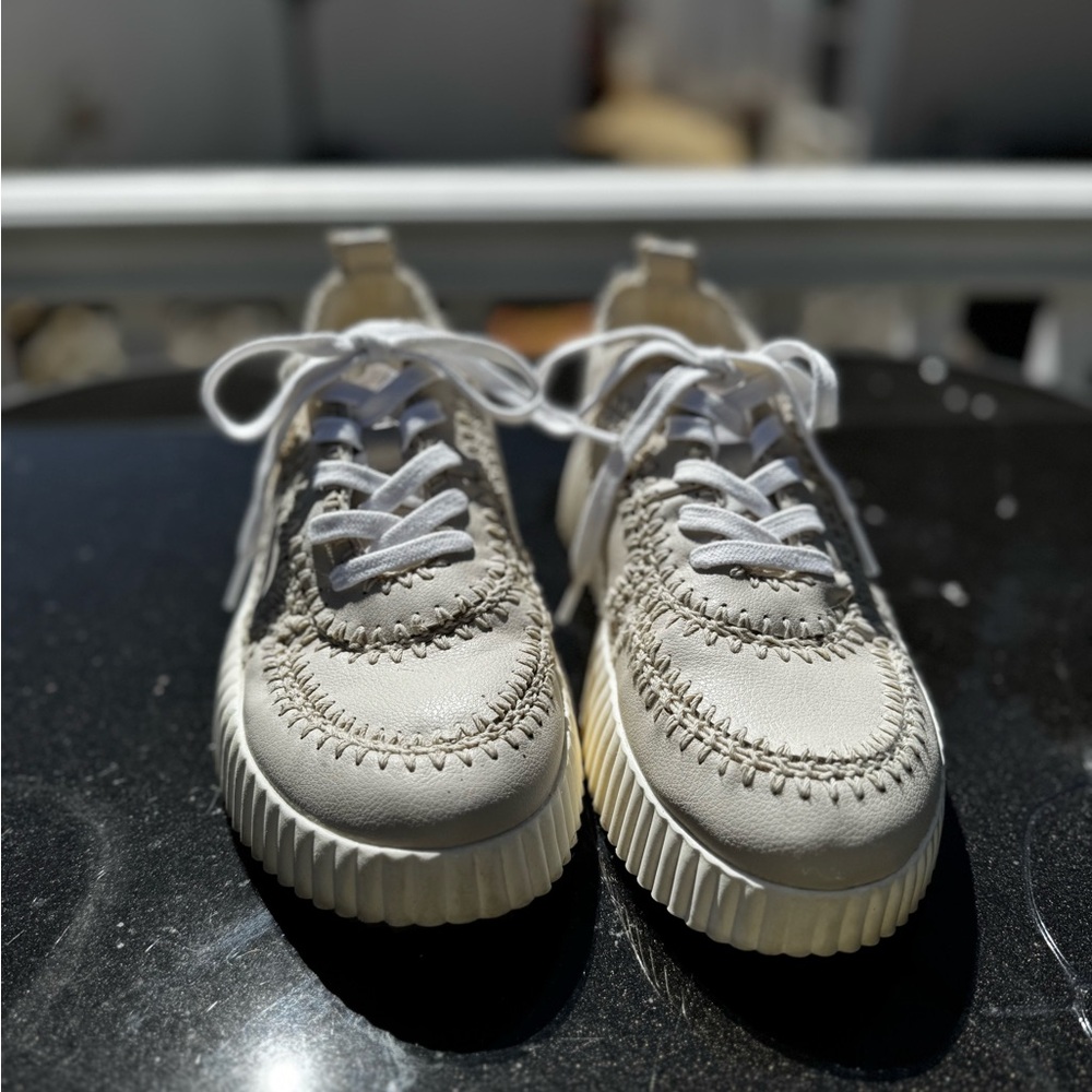 EUC Arula Sneaker